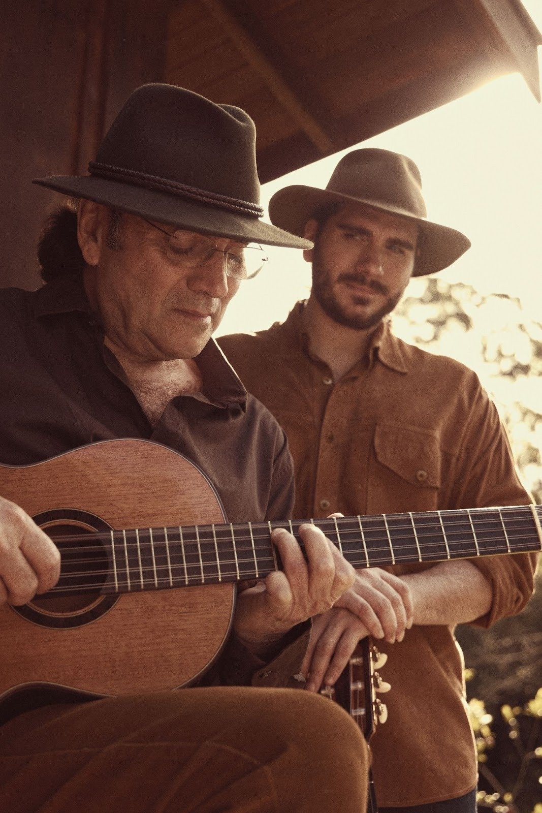 Almir Sater e Gabriel Sater na turnê "Pai e Filho"/ Crédito Renato Pagliacci