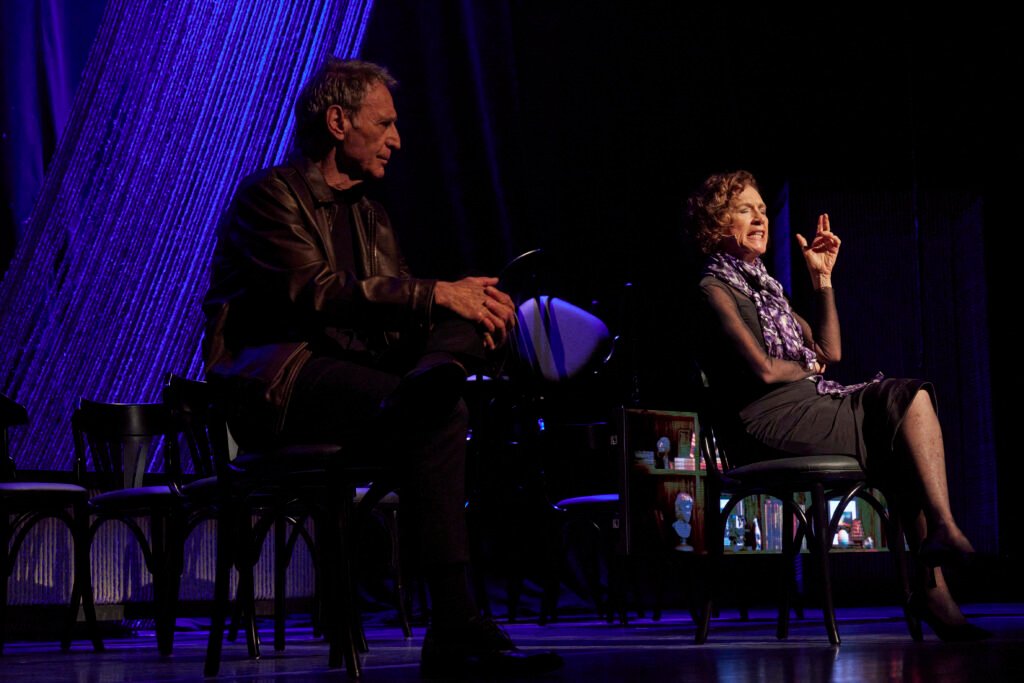 Herson Capri e Natália do Vale na peça A Sabedoria dos Pais - Foto: Reprodução