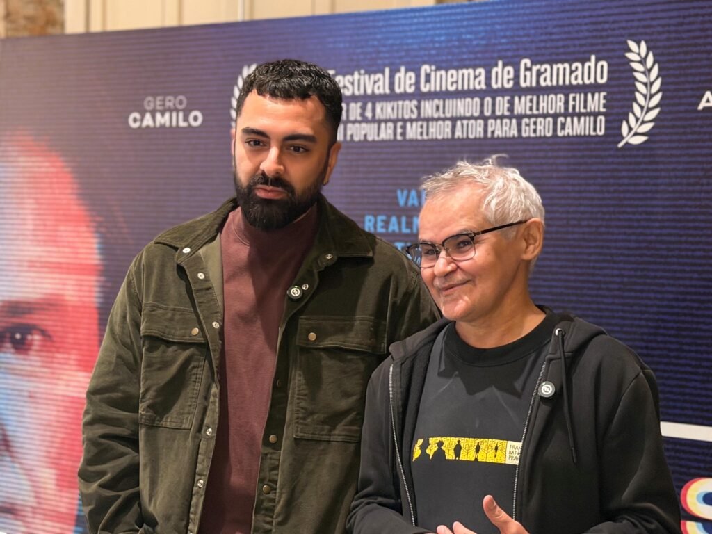 O diretor Douglas Soares e o ator Gero Camilo em Curitiba para a pré-estreia de 'Papagaios' / Foto: Cred Bianca Merolli