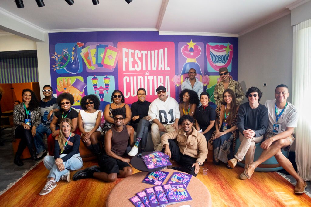 Parte da equipe do musical Tim Maia Vale Tudo, em coletiva de imprensa no Festival de Curitiba (Créd. Annelise Tozetto)